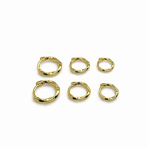 Trio de argolas onduladas em banho de ouro 18k