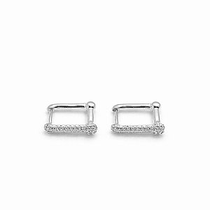 Argola inspiração Tiffany lisa e cravejada em banho de prata silver
