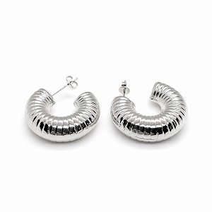 Argola tubo texturizada em banho de prata silver