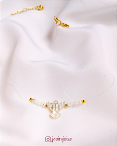 Colar Espírito Santo em madrepérola no fio de nylon com lascas de cristal