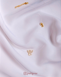 Colar Espírito Santo em madrepérola no fio de nylon