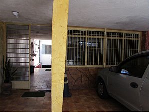 Casa à Venda no Centro de Carapicuíba com 5 Quartos e Garagem