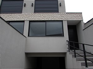 Sobrado Reformado 205m² no Centro de Carapicuíba – Padrão Superior