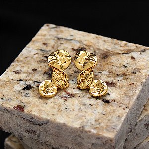 Brinco Pax em Aço Inox com Banho Dourado