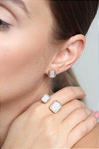 BRINCO RETANGULAR PEQUENO CRAVEJADO FOLHEADO A OURO 18K