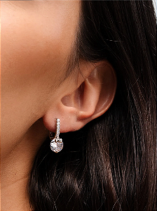 Brinco de Argolinha fechada Cravejada com Zircônia Redonda e mini laço folheado em ródio branco