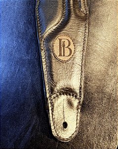 Correia Bassics Preta em couro liso e couro caviar / Couro Premium - Acolchoada