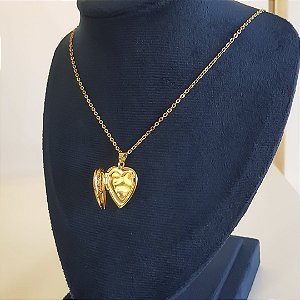 COLAR RELICÁRIO DE CORAÇÃO BANHADO 8K