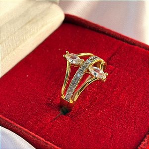 ANEL - CRAVEJADO COM ZIRCONIAS NO DOURADO - SEMIJOIA