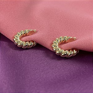 BRINCO TRANÇADO NO DOURADO - SEMIJOIA