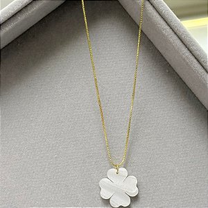 COLAR TREVO RESINADO NO DOURADO - SEMIJOIA