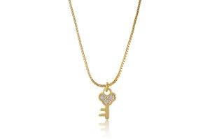 Colar Com Pingente Pequeno De Chave Folheado Em Ouro 18k [F027]