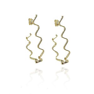 Brinco Argola Forma De J Trabalhada Folheado Em Ouro 18k [F027]