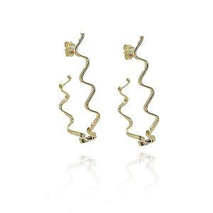 Brinco Argola Forma De J Trabalhada Folheado Em Ouro 18k [F027]