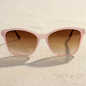 Óculos de Sol Garopaba Rosa – Coleção Costa | Acetato Rosa com Haste Verde e Lente Marrom Degradê