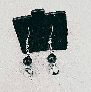 Brinco Banhado Pedra Ônix - Proteção Contra Energias Negativas