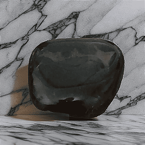 Calcedônia Negra Rolada - Pedra da Proteção e Harmonia