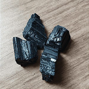 Turmalina Negra Bruta - A Pedra "Para-Raios"