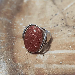 Anel com Pedra do Sol Reconstituída - Energia Vital e Poder Pessoal