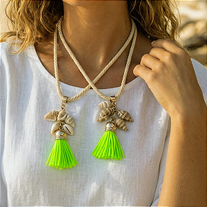 Colar com Conchas Natural com Detalhe em Tassel