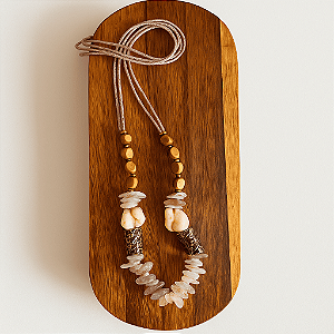 Colar Madeira Pedras Magnesita e Quartzo Rutilado