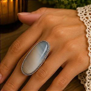 Anel em Prata Indiana Alongado em Ágata Natural  – Elegância, Equilíbrio e Proteção