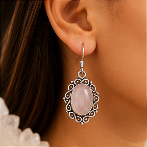 Brinco Prata Indiana Quartzo Rosa com Moldura Arabesco - O Cristal que Vibra Amor e Harmonia