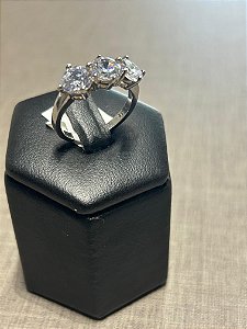 ANEL MEIA ALIANÇA TRÊS PEDRAS