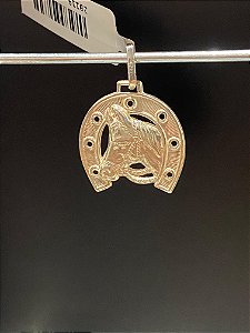 PINGENTE FERRADURA COM CAVALO