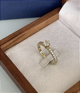 Anel Solitário May Ouro 18k Pedra Central