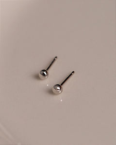 Brinco Bola Pequena Lisa Prata