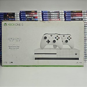 XBOX One S 1T c/ 2 controles (Sem um controle)