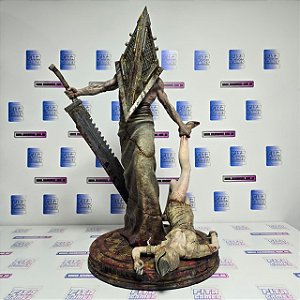 Action Figure Pyramid Head Silent Hill em resina pintado a mão 55x28cm