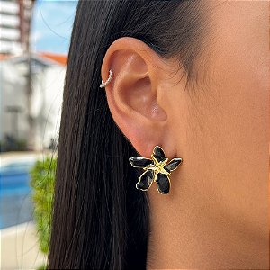 Brinco Esmaltado Flor Preta Tamanho Único Banhado a Ouro 18k