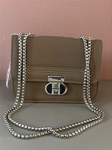 Bolsa de couro Marrom com corrente prata