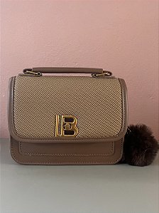 Bolsa Elegante Marrom com chaveiro e Detalhes Dourados