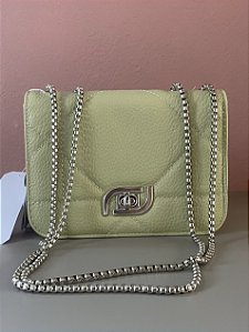 Bolsa feminina verde com alça de corrente