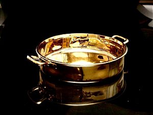 Panela Baixela Em Porcelana Dourada Limited Gold Edition diam 22 h 22cm