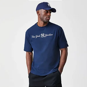 Camiseta New Era Yankees Script Navy Oversized – Exclusiva Importada
