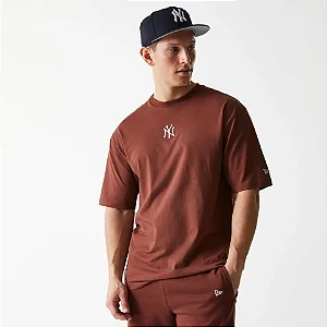 Camiseta New Era MLB Yankees Oversized - Marrom / Importada