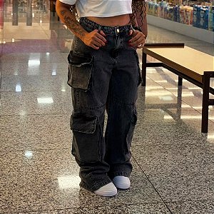 Calça Jeans Feminina Cargo Wide Leg – Preta Estonada