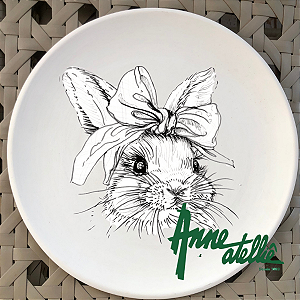 Coelha Laçarote Nerd - Risco em PDF para Porcelana/Cerâmica 26cm/Diâmetro - Desenho ideal para Peça de 26cm/Diâmetro