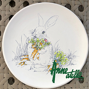 Coelho com Cenouras no Jardim - Risco em PDF para Porcelana/Cerâmica 26cm/Diâmetro - Desenho ideal para Peça de 26cm/Diâmetro