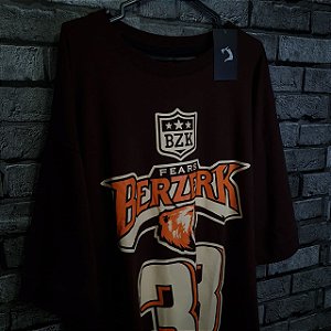 Camiseta Oversized Berzerk Fears Marrom G