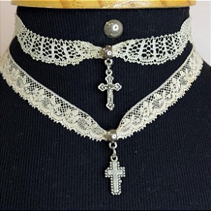 Gargantilhas vintage brancas crucifixos