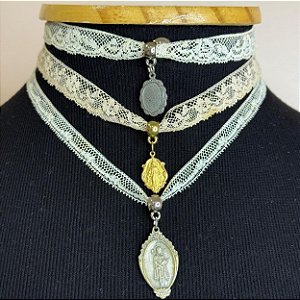 Gargantilhas vintage medalhas