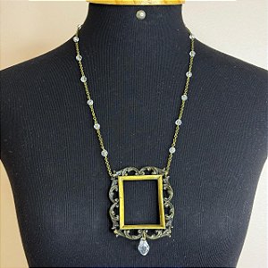 Colar vintage moldura clássica
