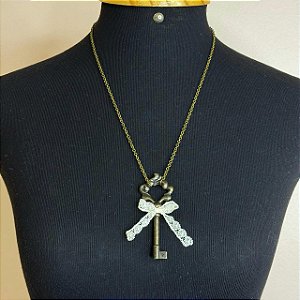 Colar vintage chave com laço