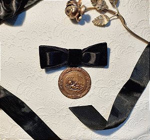 Broche vintage medalha de berço