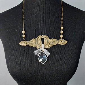Colar vintage espelho de fechadura dourada